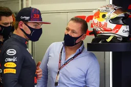 Jones: 'Verstappen was meer dan vijf seconden voor Hamilton geëindigd'