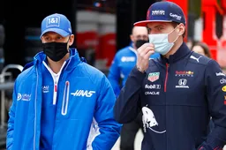 De race van Schumacher | Schumacher in gevecht met Verstappen: 'Laten we hem pakken'