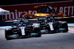 Corriere dello Sport: 'Verstappen liet Hamilton hulpeloos spartelen als een vis op het droge'