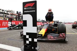 F1Maximaal voorspelt: 'Verstappen gaat profiteren van ploffende Ferrari-motor Leclerc'