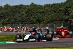 Russell wijst geen schuldige aan in Verstappen-Hamilton-zaak: 'Soms zit er niemand fout'