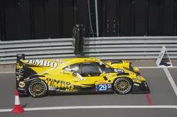 24 uur van Le Mans 2021 | Frijns nog altijd tweede in ontknoping, spanning bij Racing Team Nederland