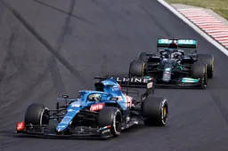 Sky Sports-commentator Brundle: 'Er zit nog steeds frictie tussen Alonso en Hamilton'