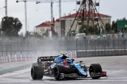 De race van Ocon | Verbazing bij Ocon in slotfase: 'Verder is het gewoon droog..'