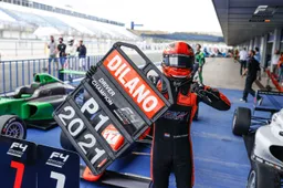 F4-kampioen Van ‘t Hoff wekt interesse van topteams: ‘De Formule 1 halen is mijn doel’