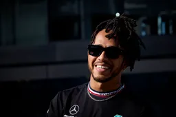 Hamilton reageert op gridstraf: 'Er staat me zondag een flinke klus te wachten'