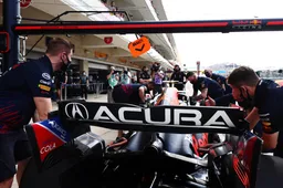 Red Bull vervangt onderdeel van auto Verstappen: 'Vonden een scheurtje in achtervleugel'