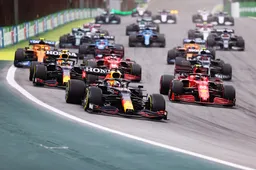 Had Verstappen een straf moeten krijgen na stevig duel met Hamilton?