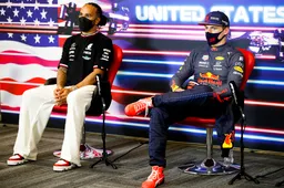 Doornbos: 'Het spelletje van Lewis werkt niet, Verstappen is te gedrild'