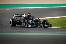 Mercedes na flexvleugeltest: ‘Misschien vraagt Red Bull volgende keer om 105 kilo?’