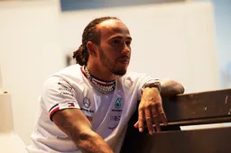 Slecht nieuws Hamilton: FIA verbiedt dragen van sieraden op de baan én gaat controleren