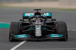 Beelden: Mercedes-achtervleugel lijkt duidelijk door te buigen in Brazilië