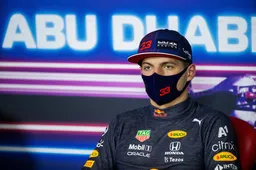 Verstappen blikt alvast terug: 'Alles flitst nu door mijn hoofd, ongelooflijk'
