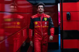 Sainz grapt over mogelijke titel: 'Ik wijzig mijn nummer niet van 55 naar 1'