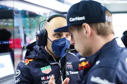 Viaplay-analisten kritisch na mislukte pitstop Verstappen: 'Dat is toch raar?'