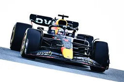 Boordradio's VT1 en VT2 | Verstappen: 'Mijn linkerspiegel valt naar beneden'