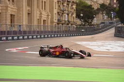 Startopstelling GP Azerbeidzjan: Leclerc met twee hijgende Red Bulls in zijn nek