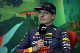 Verstappen blijft bij standpunt: 'Maakt niet uit of richtlijn Red Bull een handje helpt'