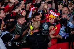 Rel bij Ferrari lijkt aanstaande: 'Sommige medewerkers weigerden aanwezig te zijn bij het podium'