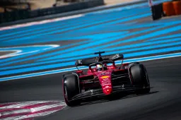 Hill ziet een leider in Sainz: 'Leclerc heeft geen goede communicatie met de pitmuur'