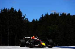 Boordradio's VT1 | Verstappen meermaals gehinderd: 'Zag je wat die Aston Martin deed?'