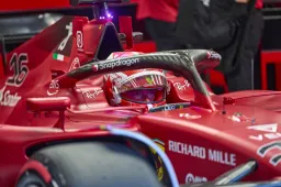 Leclerc wil oplossing voor rondvliegende tear-offs: 'Natuurlijk niet boos op Max'