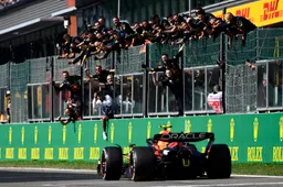 Waarom Verstappen tijdens de GP van België een klasse apart was met zijn RB18