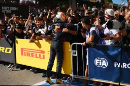 Verstappen zet in Singapore achtervolging in op records van Schumacher en Vettel