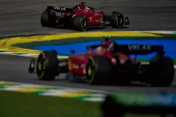 Ferrari deed expres niet aan teamorders voor Leclerc en Sainz: 'Zou té riskant zijn'