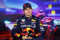Verstappen verbaasd over Mercedes: 'Misschien snelheid over één ronde opgegeven'