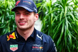 Ecclestone hoopt dat Verstappen titelrecord verbreekt: 'De F1 moet Max bedanken'