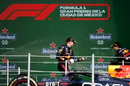 Video | Pérez maakt straten onveilig, Verstappen wint veertiende van het seizoen