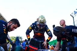 Verstappen zal nooit uitwijken: 'De racelijn is zijn eigendom'