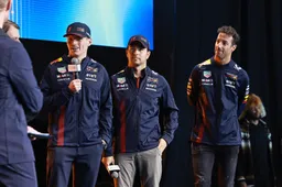 Ricciardo schrikt Pérez niet af: 'Red Bull kan iedereen op de grid kiezen'