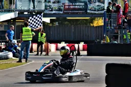 NKH-karter De Boer nam het op tegen Mercedes-junior: 'Er waren meerdere wereldkampioenen'