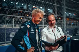 Meer verantwoordelijkheid voor Albon: 'Volgend jaar een grotere stap zetten dan dit jaar'