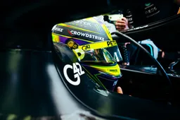 Hamilton eist meer van Mercedes: 'Hebben een schop onder onze kont nodig'