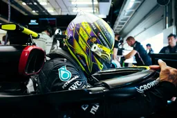 Hamilton zeer kritisch op Mercedes: 'Er is niet naar mij geluisterd'