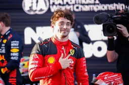 Leclerc wordt ongemakkelijk bij vraag over Hamilton: 'Hallo, Lewis...'