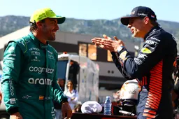 Verstappen grapt over voorlaten Alonso: 'Ik zal erover nadenken'