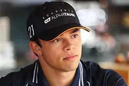 Webber heeft nog vertrouwen in De Vries: 'De Formule 1 is gewoon lastiger dan ooit voor rookies'