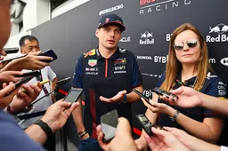 Verstappen dankt vader na dominante poleposition: 'Veel met hem geoefend'