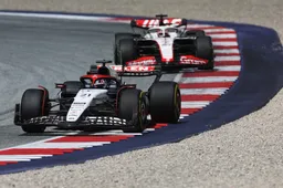 De race van De Vries | De Vries kreeg het weer aan de stok met Magnussen: 'Houd overtake ingedrukt!'