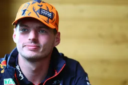 Ondertussen in F1 | Verstappen rijdt met een door Newey ontworpen Aston Martin door Monaco