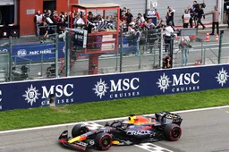 Huidige dominantie Verstappen kan voor dalende interesse F1 zorgen: 'Daar moet Liberty ook naar kijken'