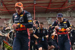 Ondertussen in F1 | Red Bull laat zien dat bokaal toch niet kapot is, maar bouwpakketje is
