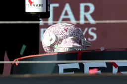 Update | Verstappen heeft vervanger voor gebroken trofee overhandigd gekregen van Norris