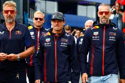 Verstappen geanalyseerd: 'Haalt zijn voet van het gas waar je juist zou verwachten dat hij gas geeft'