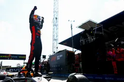 Voormalig criticus is helemaal om: 'Verstappen kan de beste coureur ooit worden'