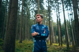 Albon blikt terug op zijn Red Bull-tijd: 'Daar werd toen niet echt rekening mee gehouden'